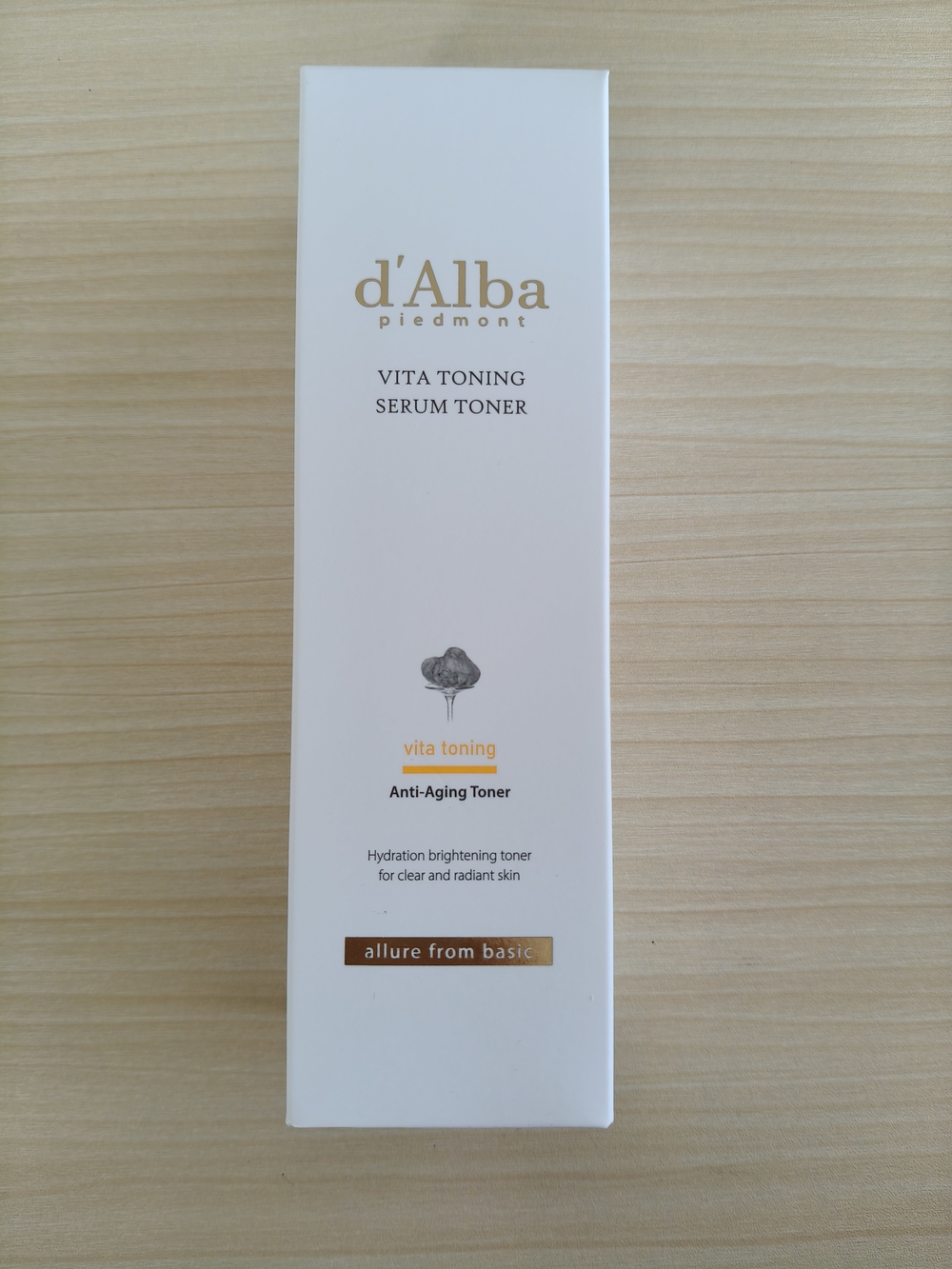 d'Alba Vita Toning Serum Toner - White & Gold Box